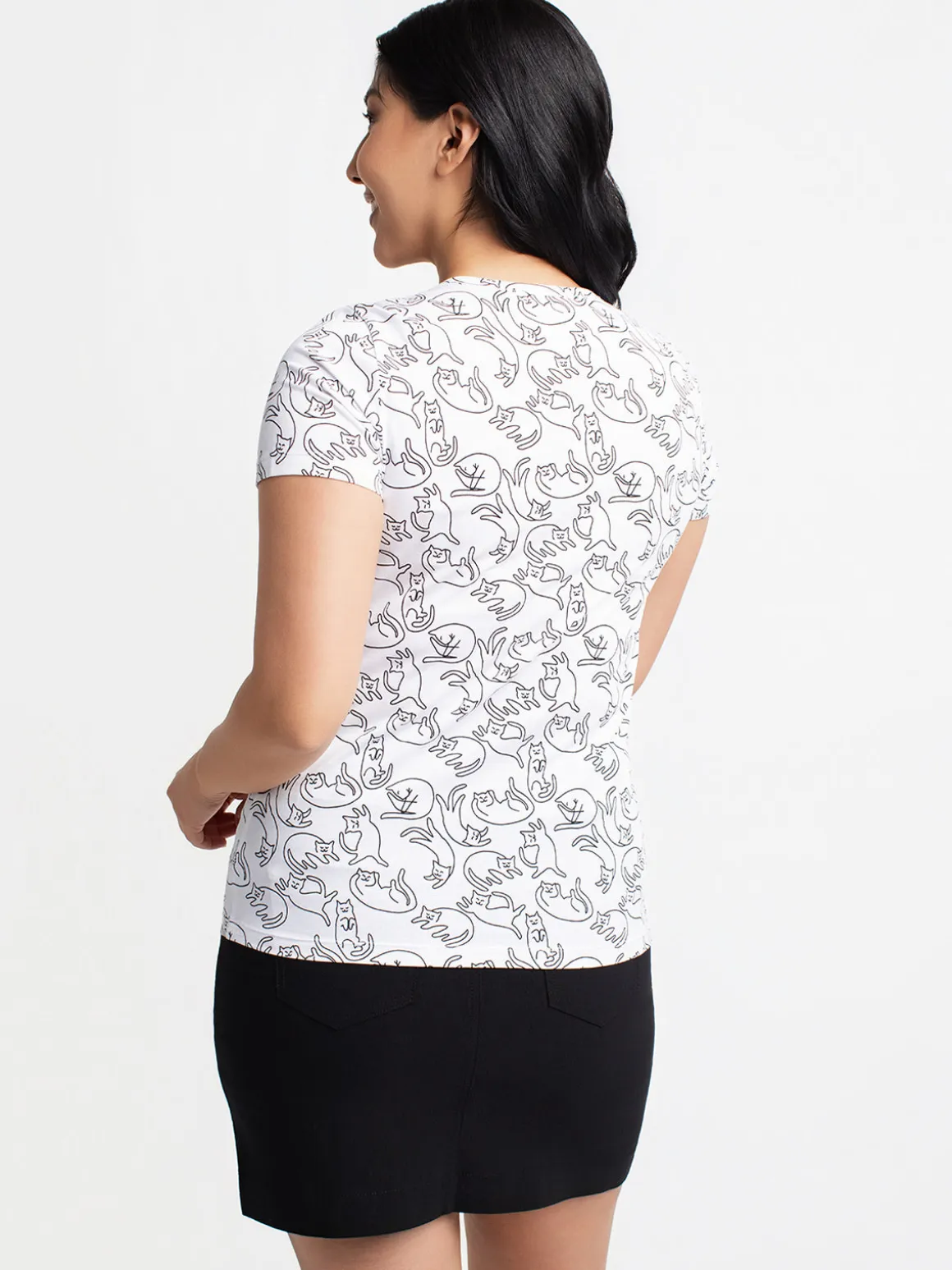 Short-sleeve semi-fitted t-shirt