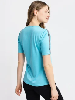 Short-sleeve semi-fitted t-shirt