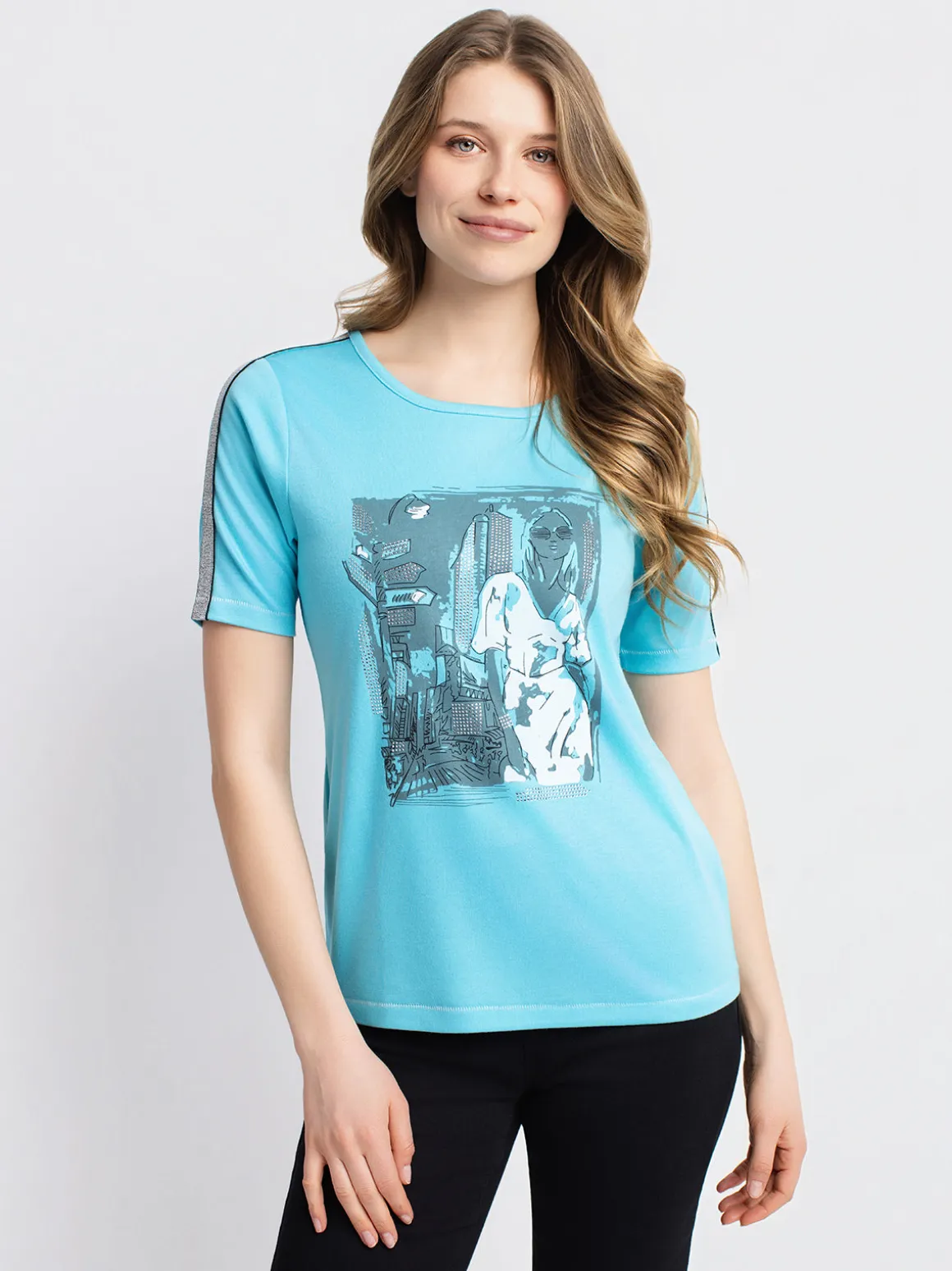 Short-sleeve semi-fitted t-shirt