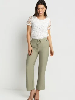 Short-sleeve semi-fitted t-shirt