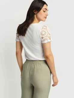 Short-sleeve semi-fitted t-shirt