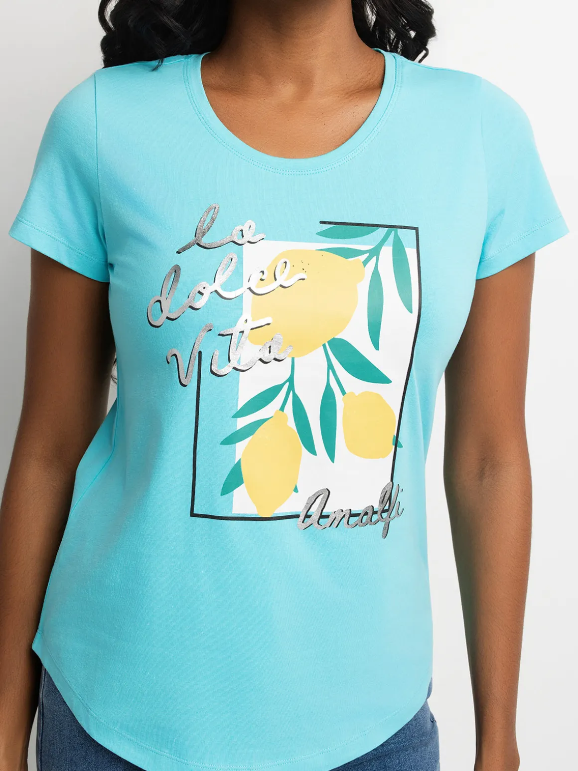 Short-sleeve semi-fitted t-shirt