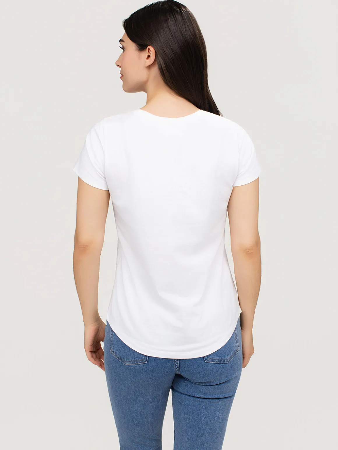 Short-sleeve semi-fitted t-shirt