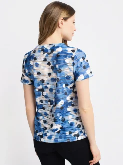 Short-sleeve semi-fitted t-shirt