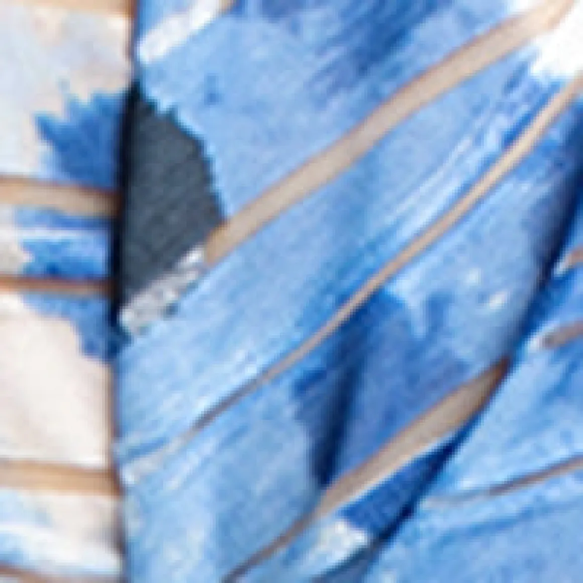 Short-sleeve semi-fitted t-shirt
