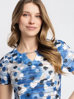Short-sleeve semi-fitted t-shirt