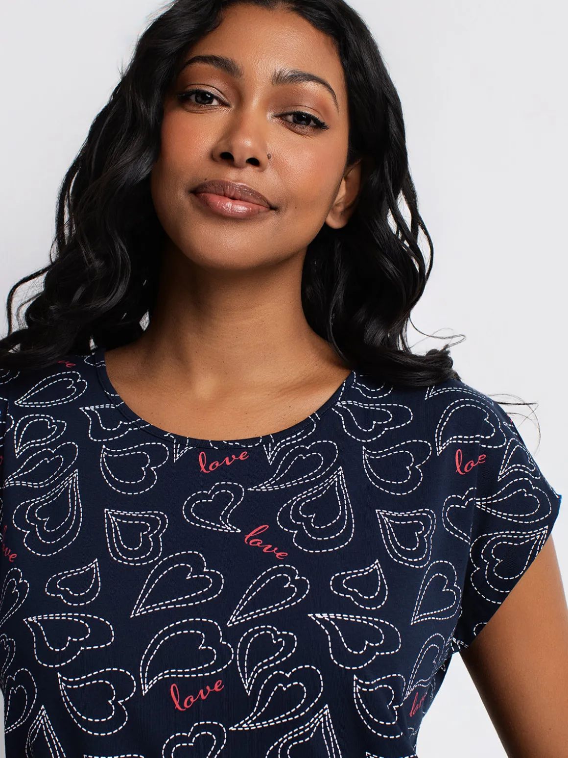 Short-sleeve semi-fitted t-shirt