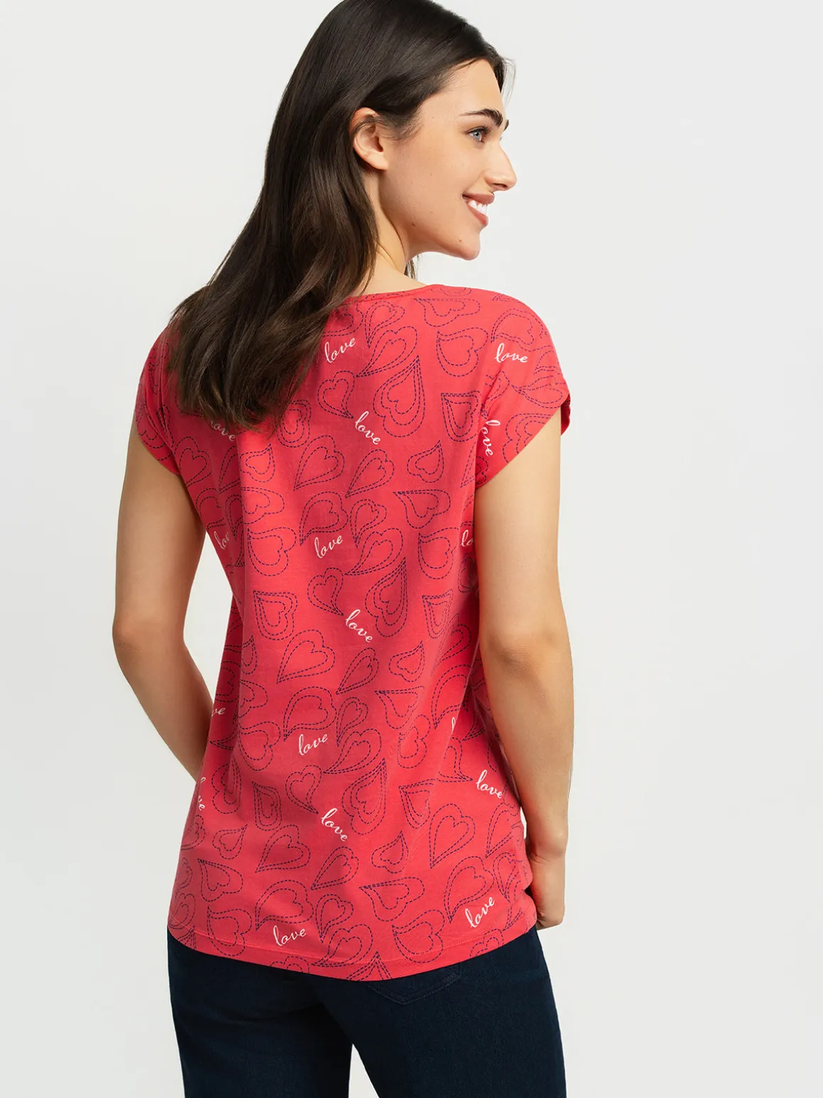 Short-sleeve semi-fitted t-shirt