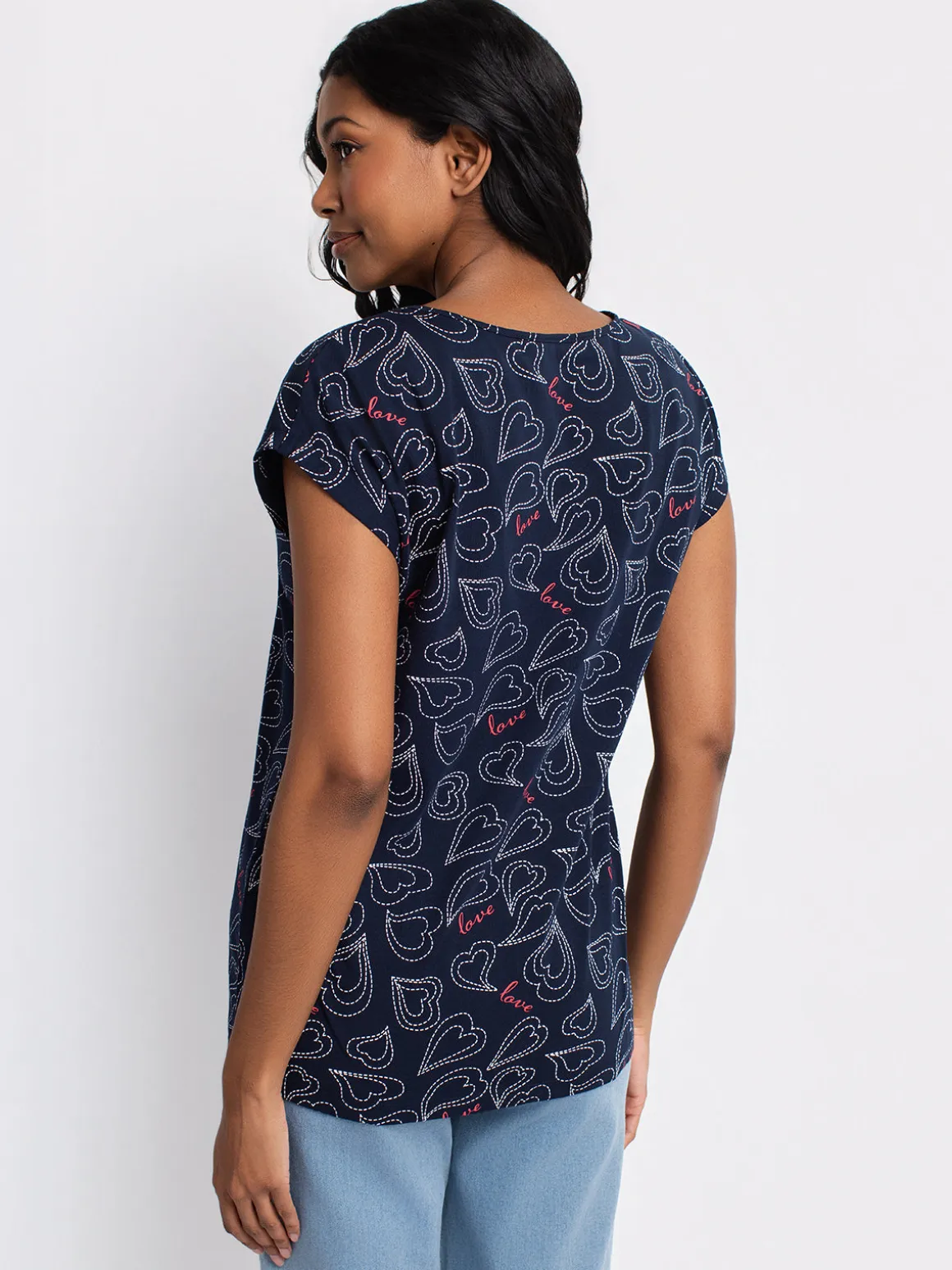 Short-sleeve semi-fitted t-shirt