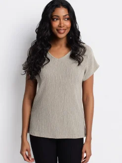 Short-sleeve semi-fitted t-shirt