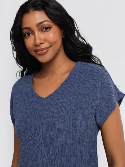 Short-sleeve semi-fitted t-shirt