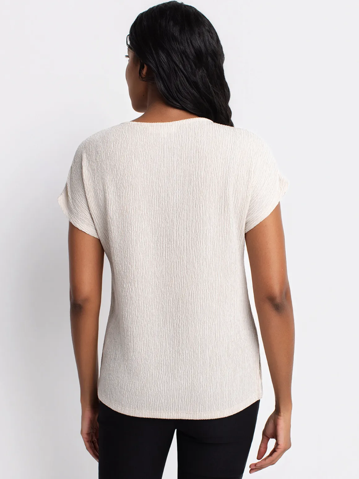 Short-sleeve semi-fitted t-shirt