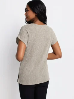 Short-sleeve semi-fitted t-shirt