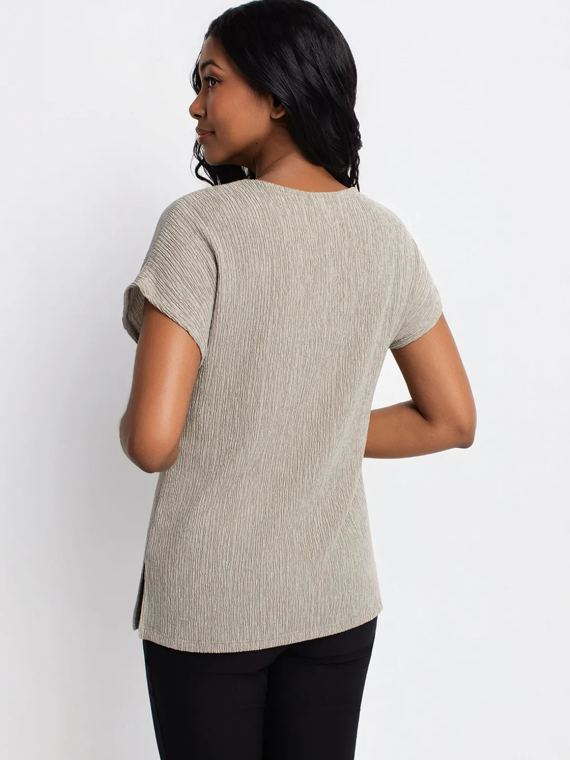Short-sleeve semi-fitted t-shirt