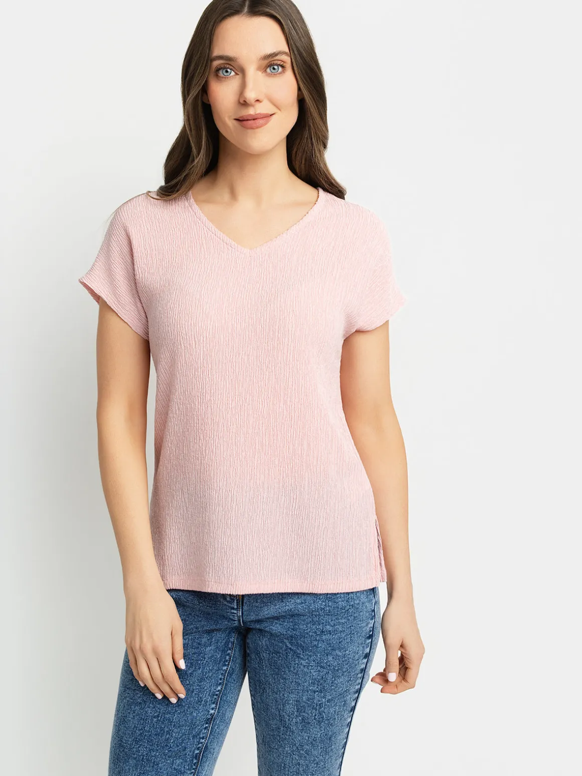Short-sleeve semi-fitted t-shirt