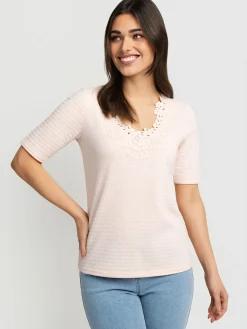Short-sleeve semi-fitted t-shirt