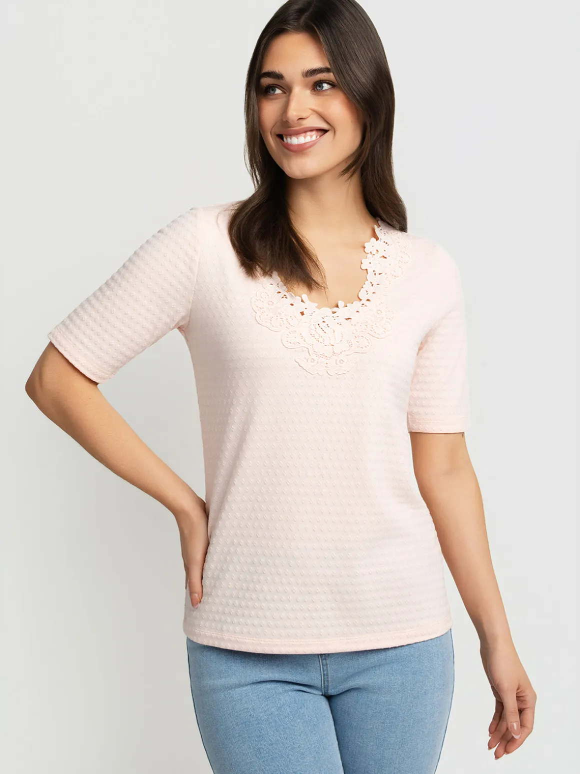 Short-sleeve semi-fitted t-shirt