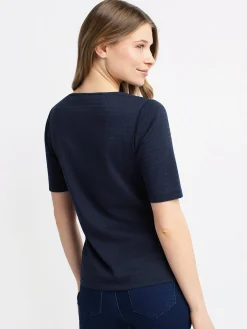 Short-sleeve semi-fitted t-shirt
