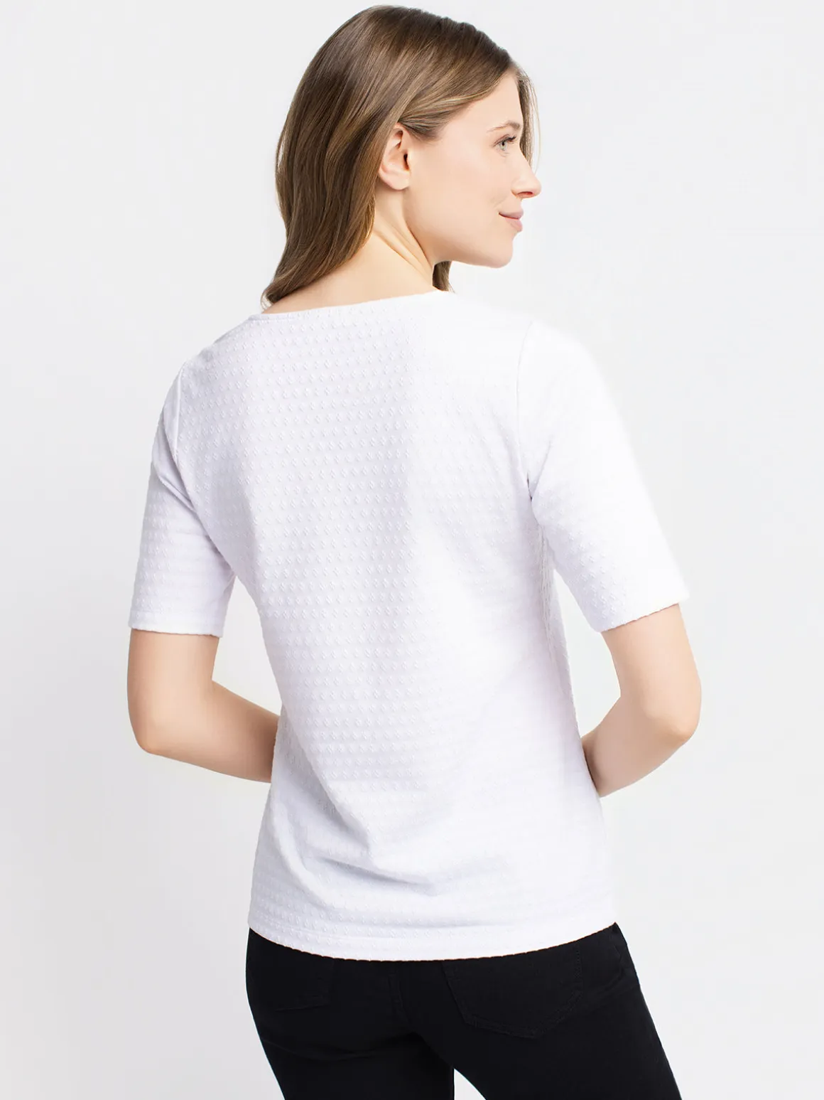 Short-sleeve semi-fitted t-shirt