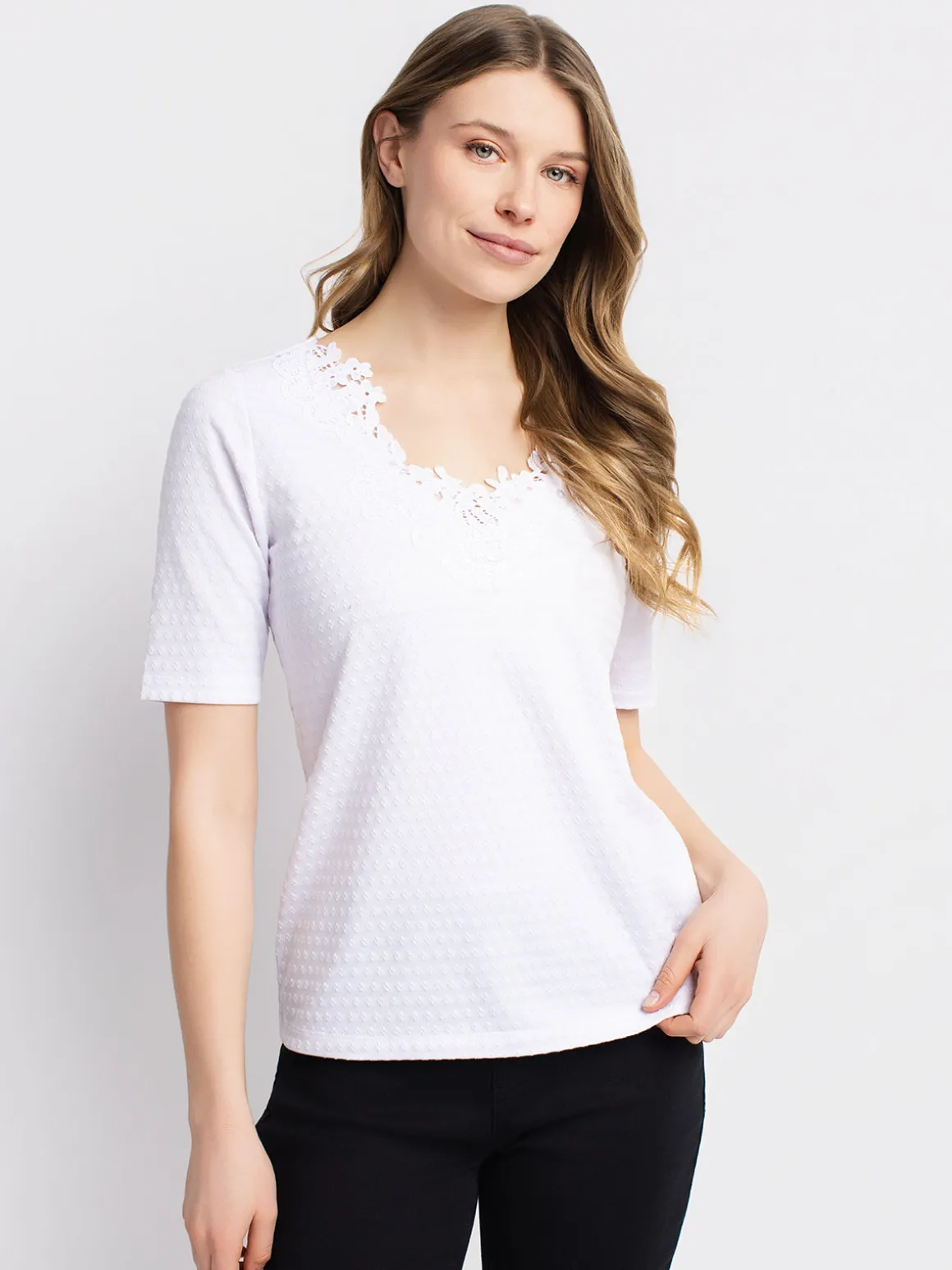 Short-sleeve semi-fitted t-shirt