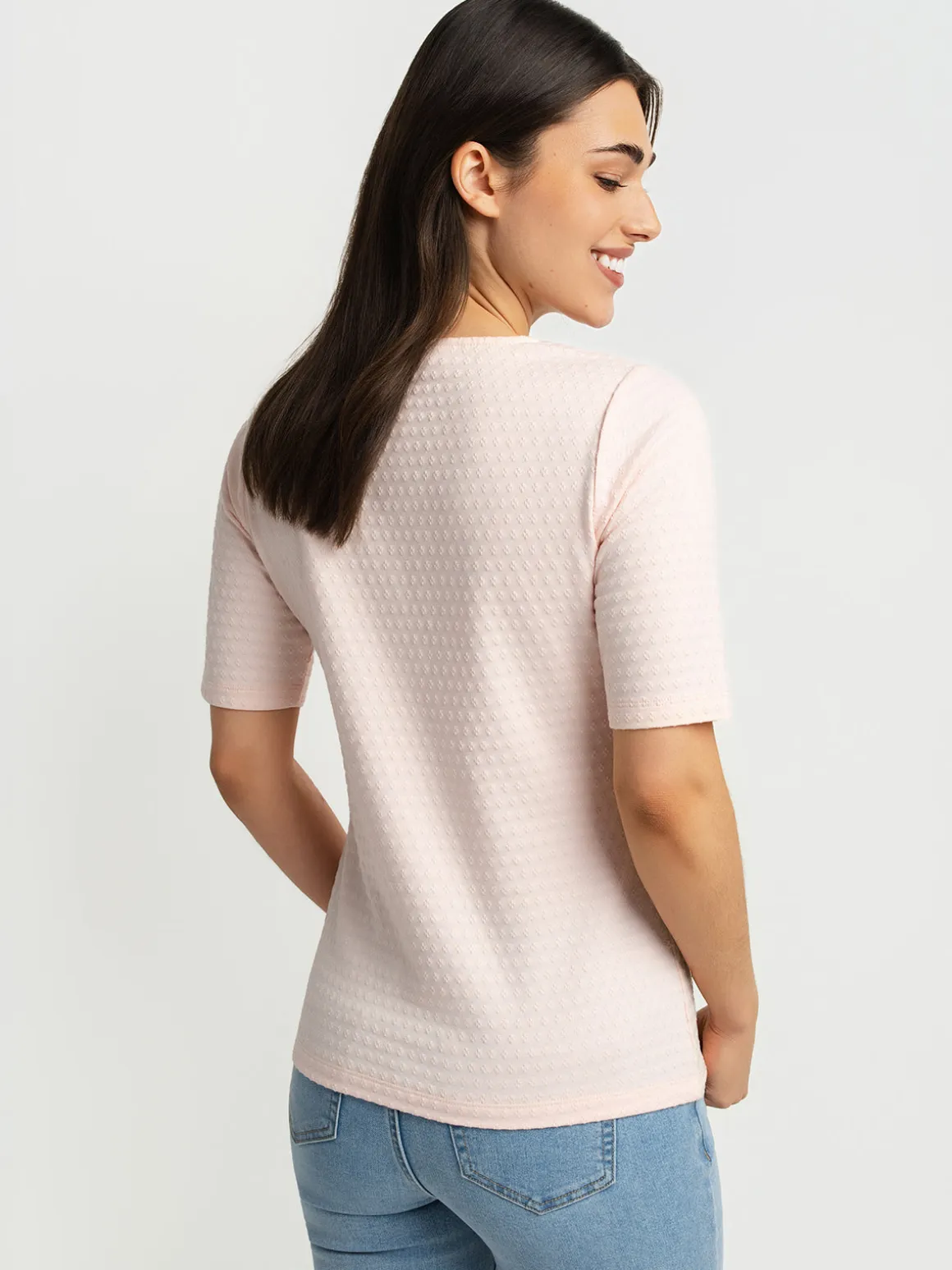 Short-sleeve semi-fitted t-shirt