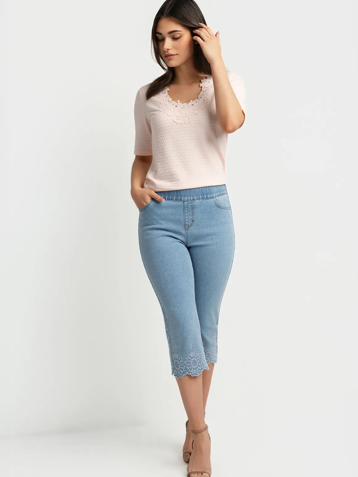 Short-sleeve semi-fitted t-shirt