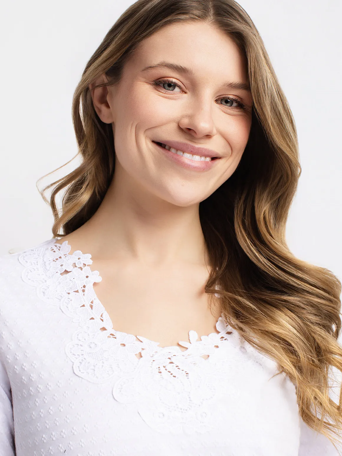 Short-sleeve semi-fitted t-shirt