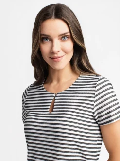 Short-sleeve semi-fitted t-shirt