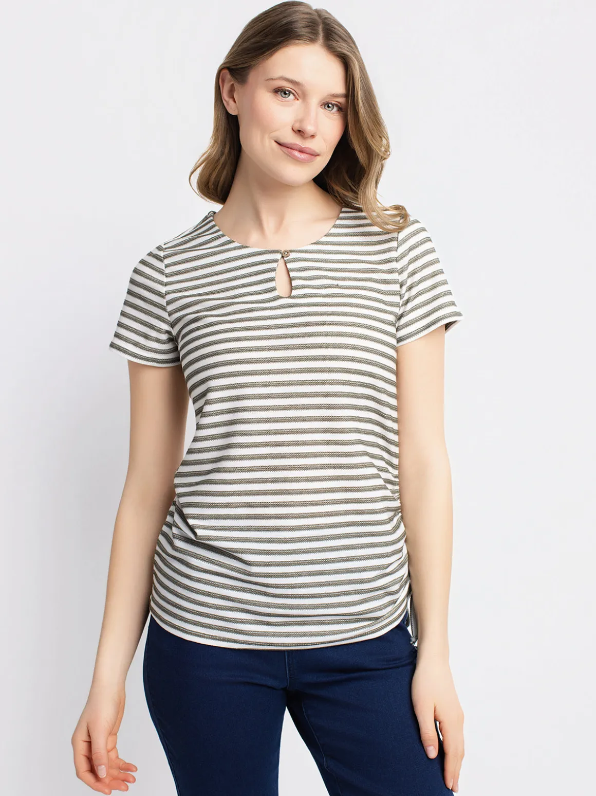 Short-sleeve semi-fitted t-shirt