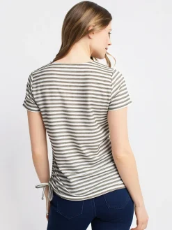 Short-sleeve semi-fitted t-shirt