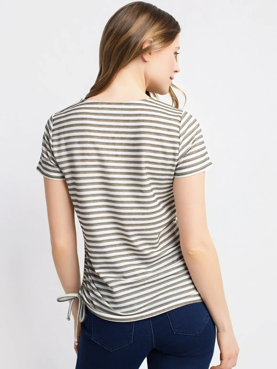 Short-sleeve semi-fitted t-shirt