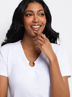 Short-sleeve semi-fitted t-shirt