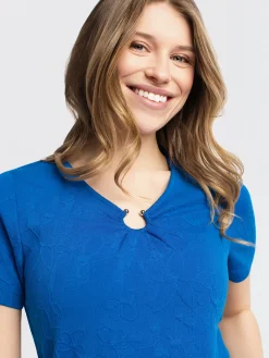 Short-sleeve semi-fitted t-shirt
