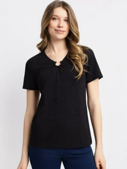 Short-sleeve semi-fitted t-shirt