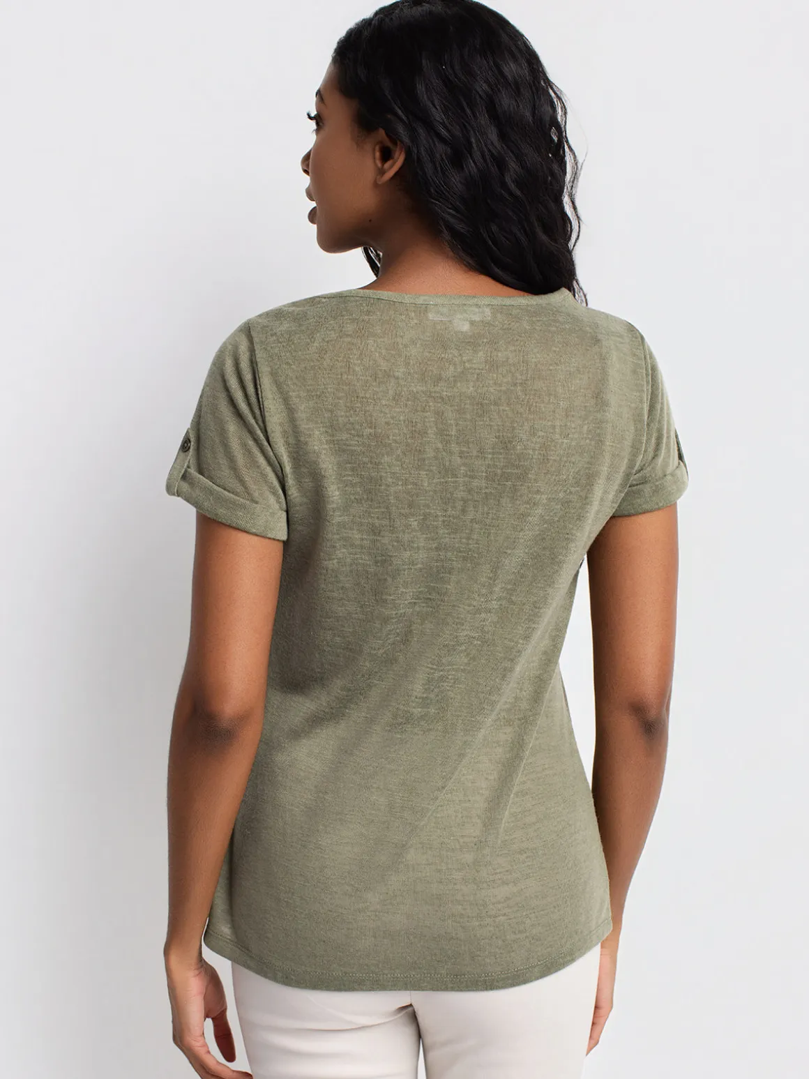 Short-sleeve semi-fitted t-shirt