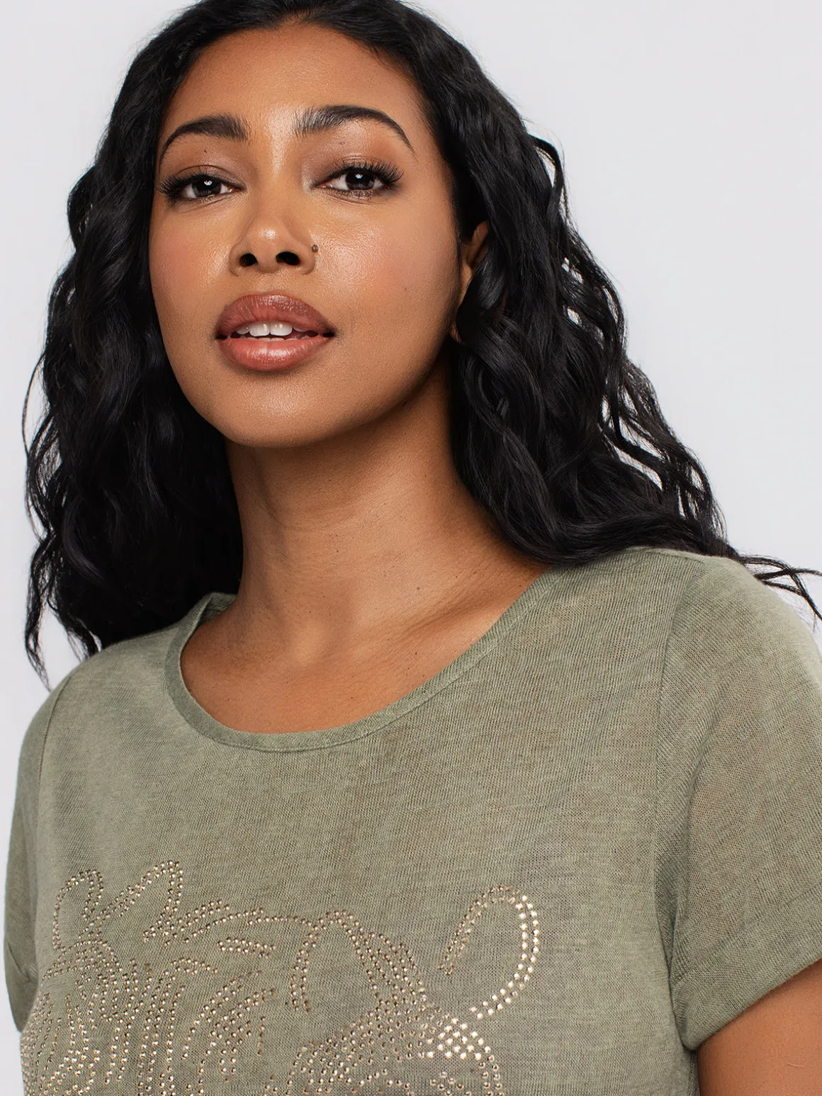 Short-sleeve semi-fitted t-shirt