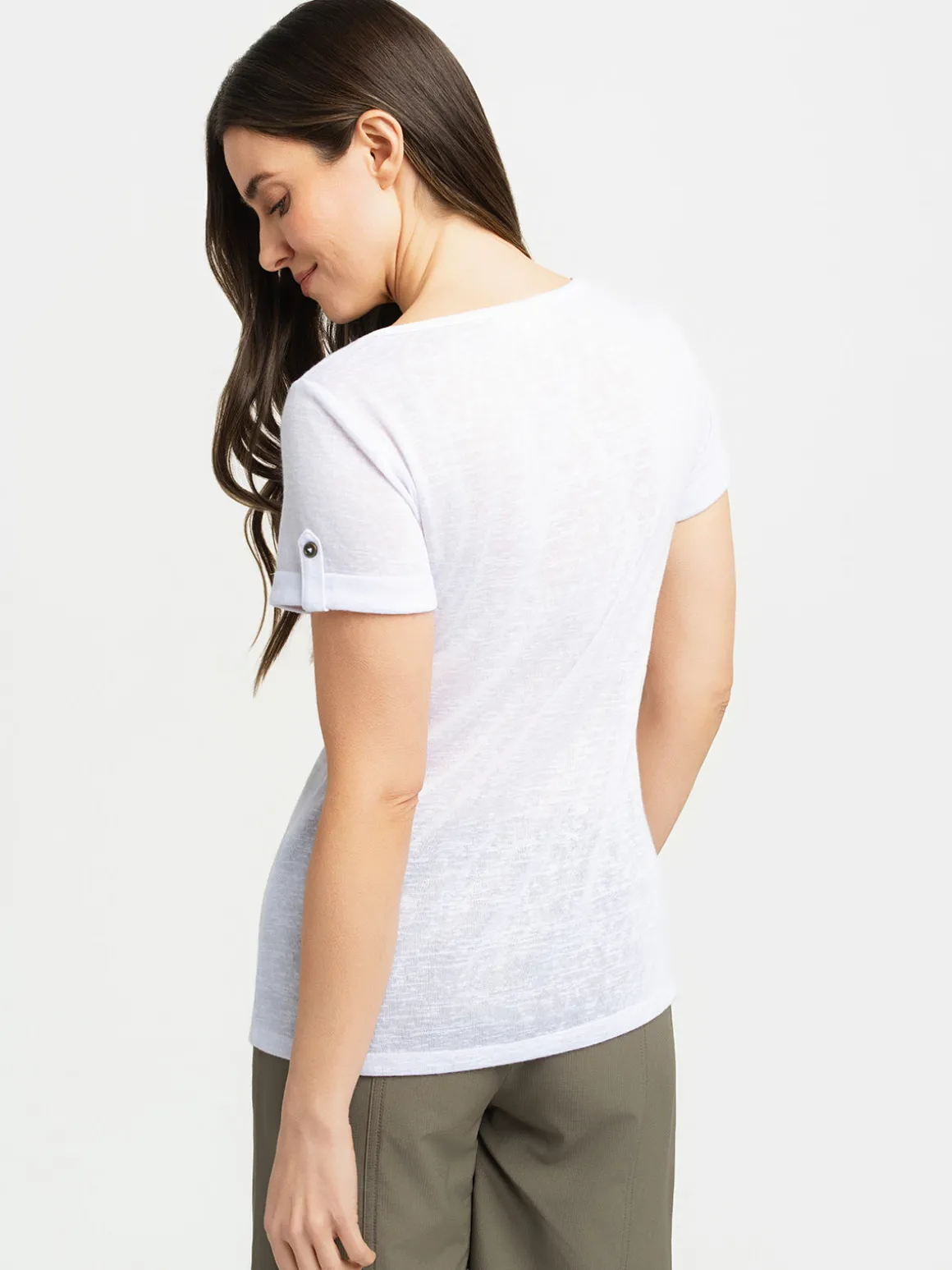 Short-sleeve semi-fitted t-shirt
