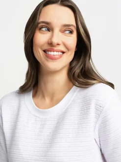 Short-sleeve semi-fitted t-shirt