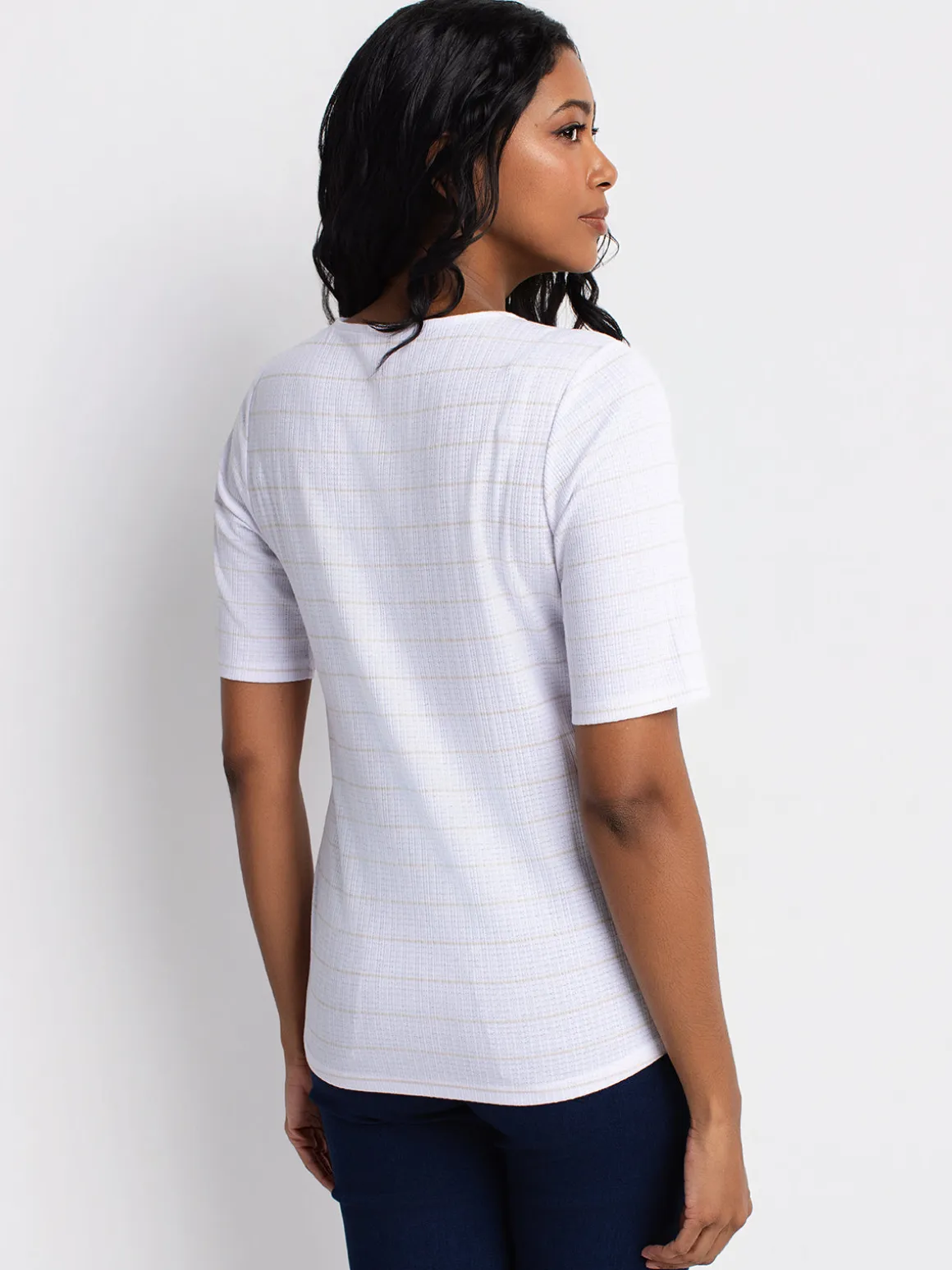 Short-sleeve semi-fitted t-shirt