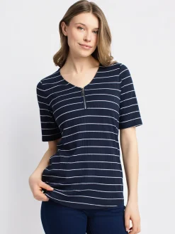 Short-sleeve semi-fitted t-shirt
