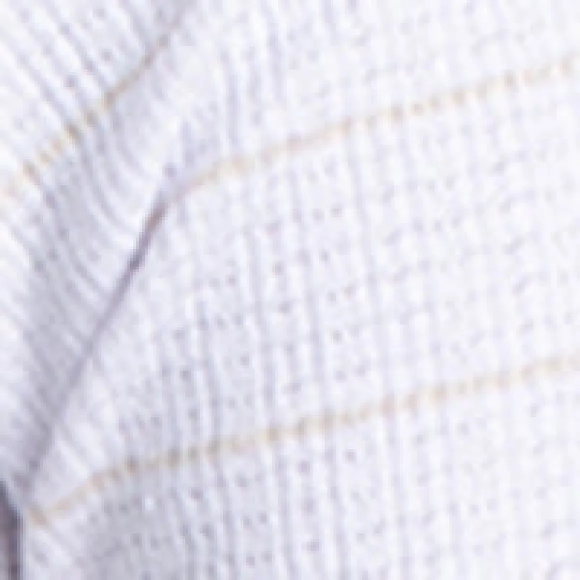 Short-sleeve semi-fitted t-shirt