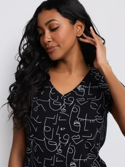 Short-sleeve semi-fitted t-shirt
