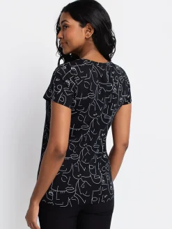 Short-sleeve semi-fitted t-shirt
