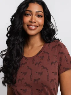 Short-sleeve semi-fitted t-shirt