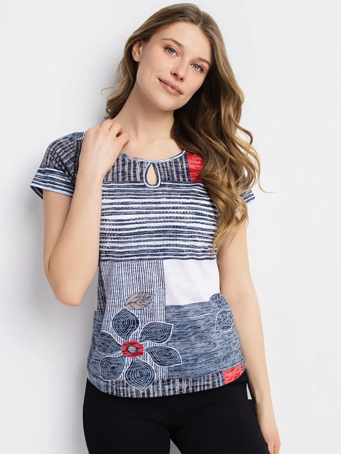 Short-sleeve semi-fitted t-shirt
