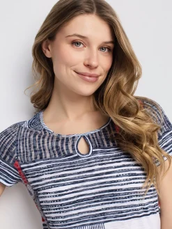 Short-sleeve semi-fitted t-shirt