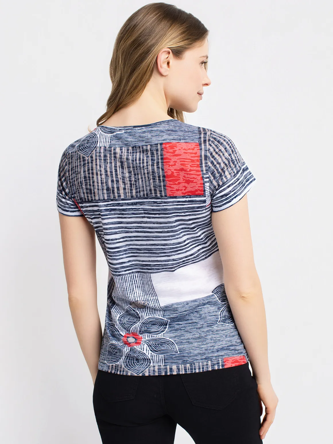 Short-sleeve semi-fitted t-shirt