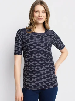 Short-sleeve semi-fitted t-shirt
