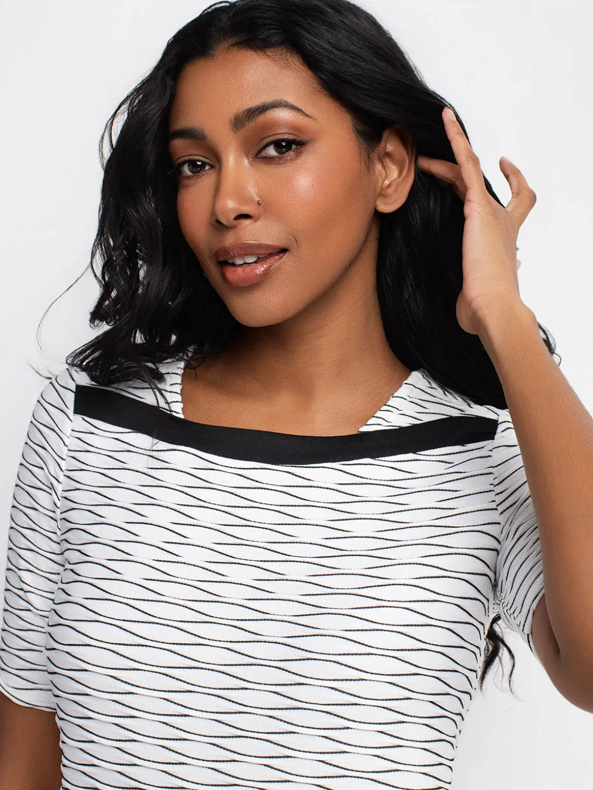 Short-sleeve semi-fitted t-shirt