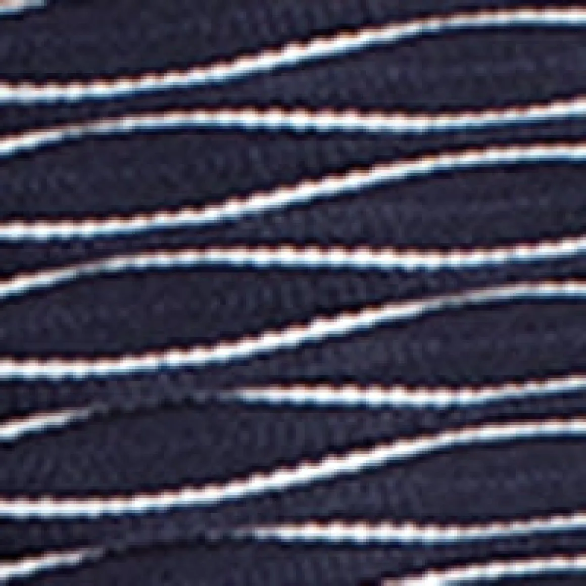 Short-sleeve semi-fitted t-shirt